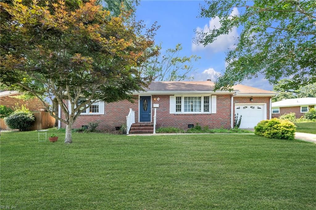 24 Sandra DR, Newport News, VA 23608