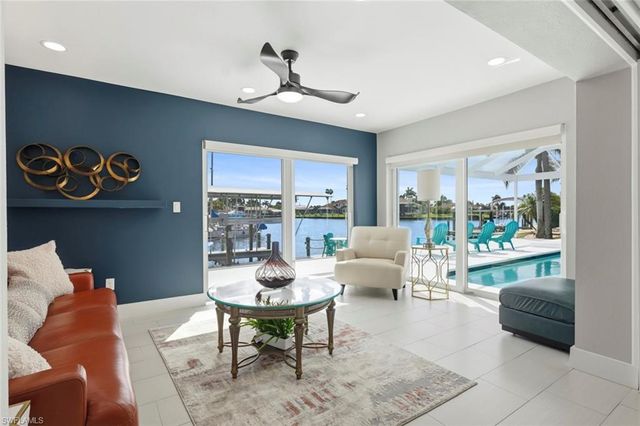 4937 Triton CT W, Cape Coral, FL 33904