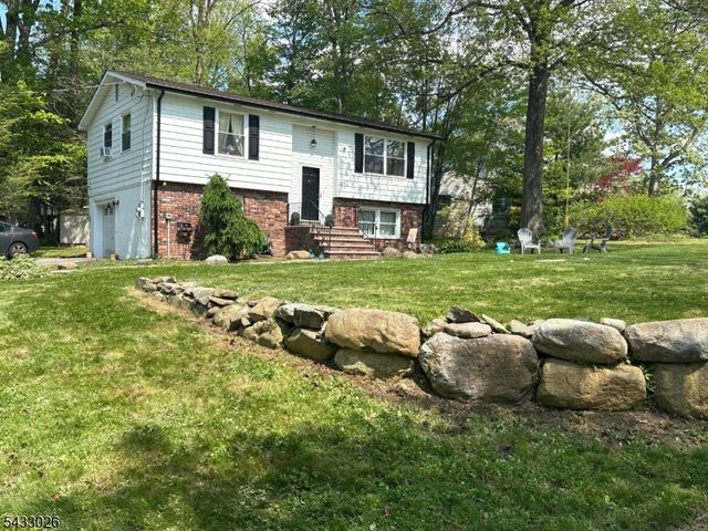 19 Circle Dr, West Milford Twp., NJ 07438