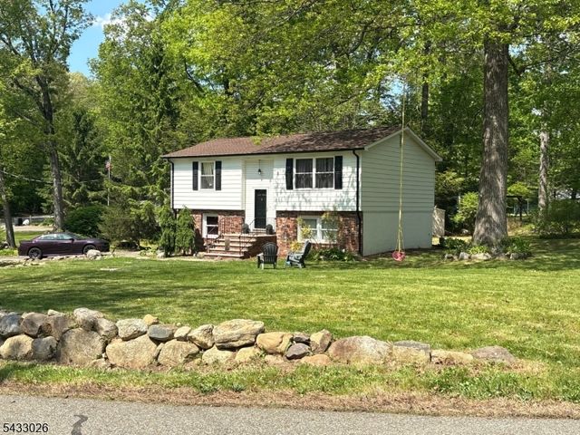 19 Circle Dr, West Milford Twp., NJ 07438
