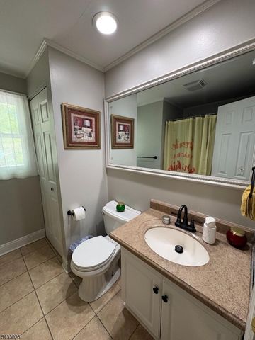 19 Circle Dr, West Milford Twp., NJ 07438