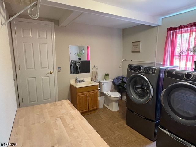 19 Circle Dr, West Milford Twp., NJ 07438