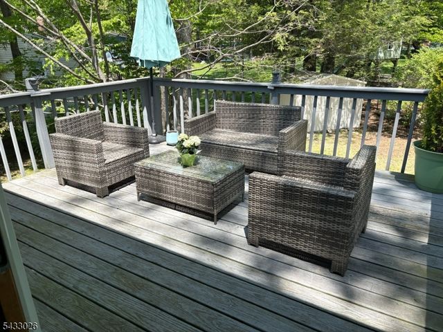 19 Circle Dr, West Milford Twp., NJ 07438