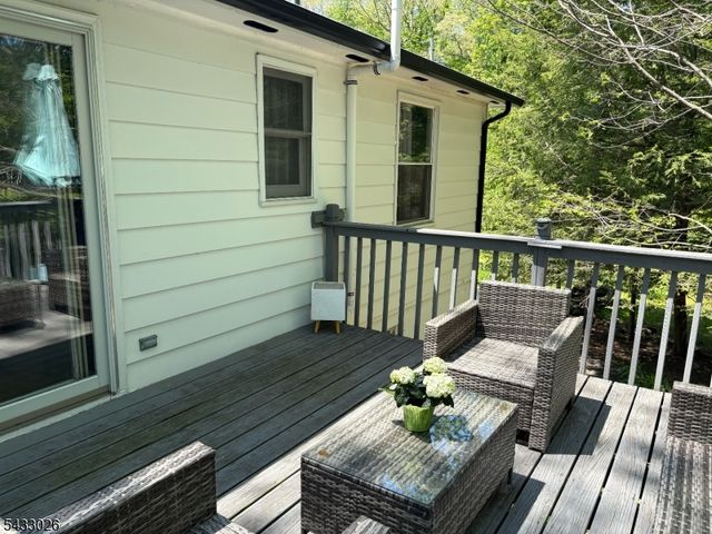 19 Circle Dr, West Milford Twp., NJ 07438