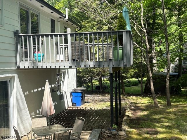 19 Circle Dr, West Milford Twp., NJ 07438