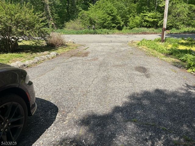 19 Circle Dr, West Milford Twp., NJ 07438
