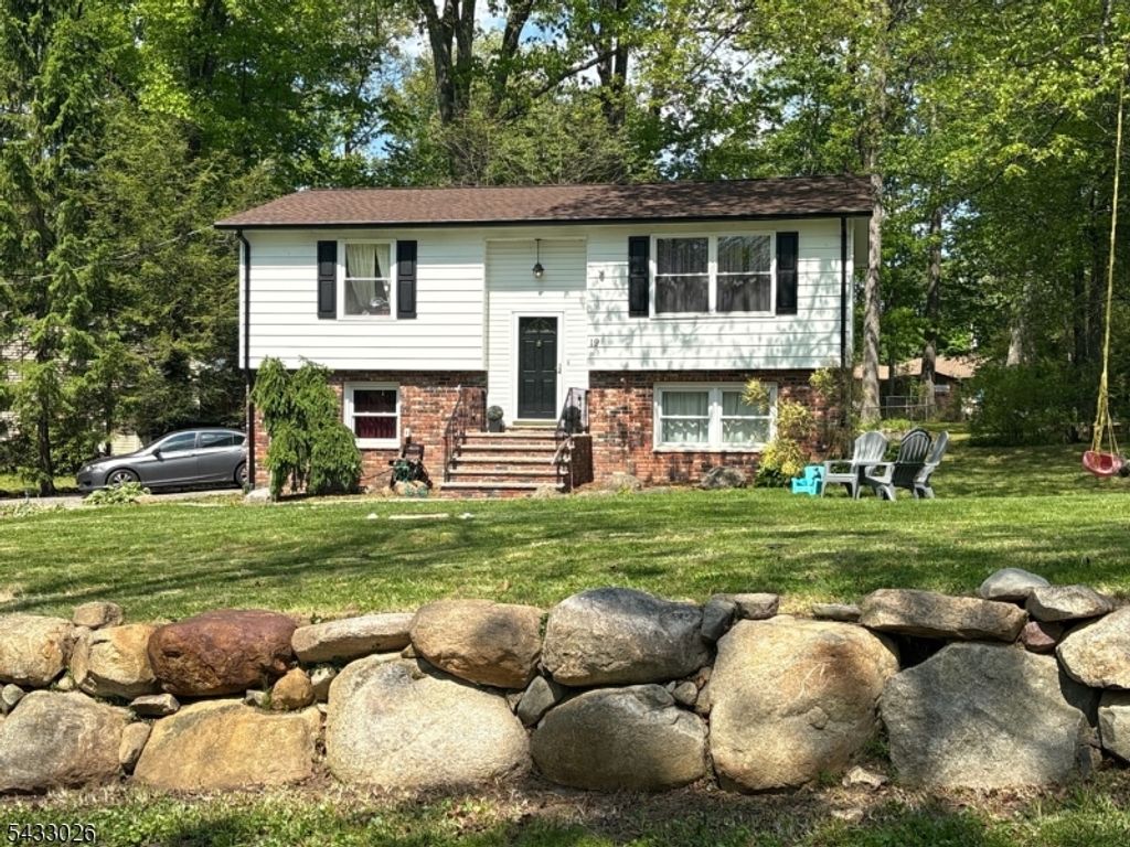 19 Circle Dr, West Milford Twp., NJ 07438