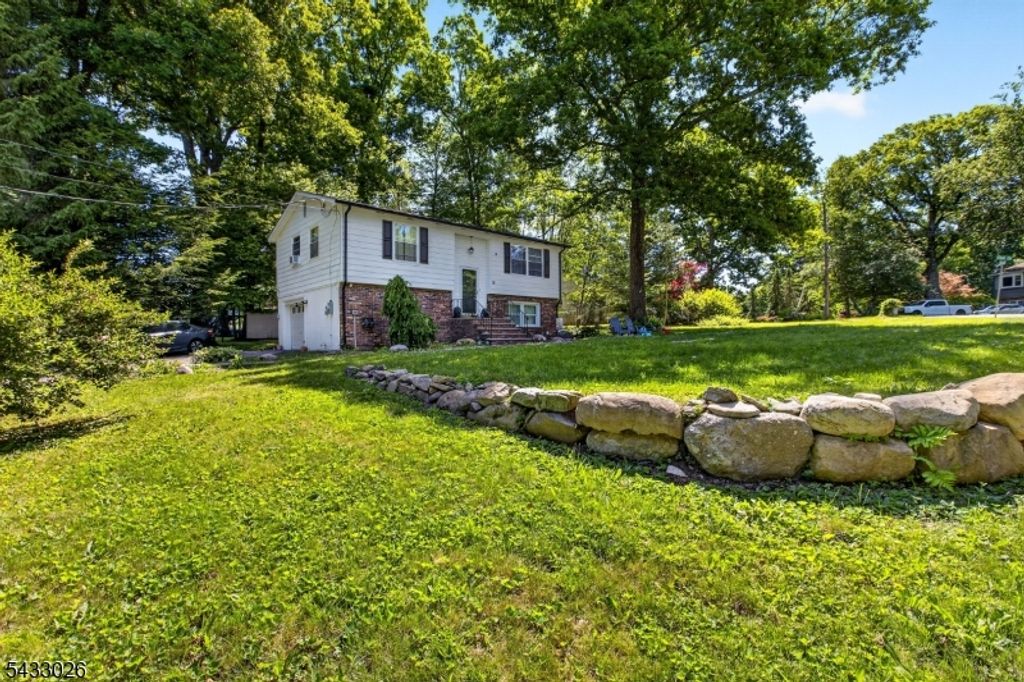 19 Circle Dr, West Milford Twp., NJ 07438 — photo 2