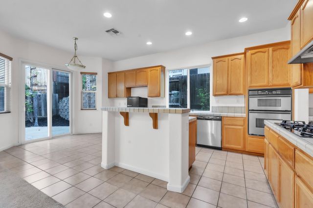 2081 Sebastian Way, Roseville, CA 95661