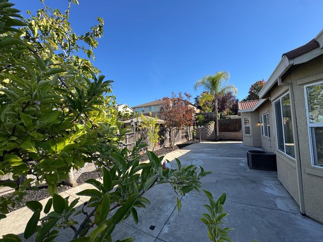 2081 Sebastian Way, Roseville, CA 95661