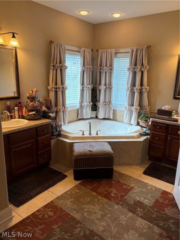 3947 Via Siena, Poland, OH 44514