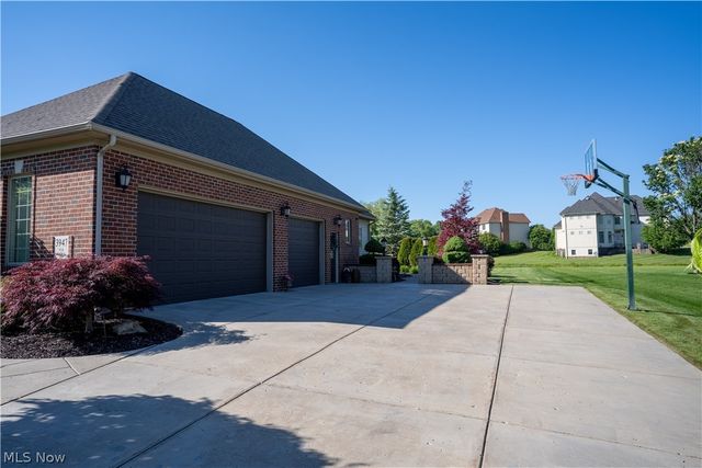 3947 Via Siena, Poland, OH 44514