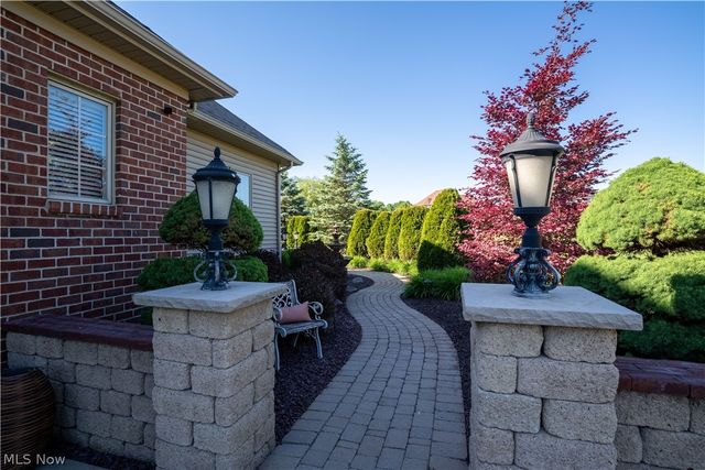 3947 Via Siena, Poland, OH 44514