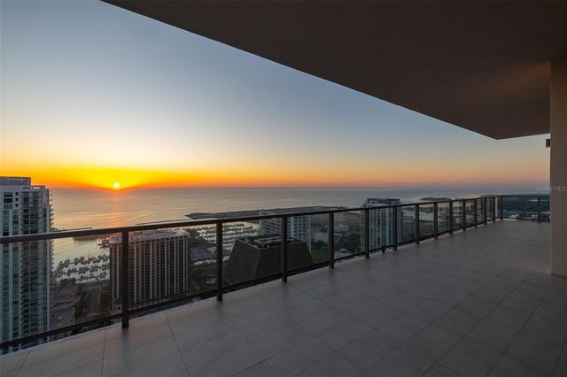 275 1ST AVENUE S 4202, St Petersburg, FL 33701