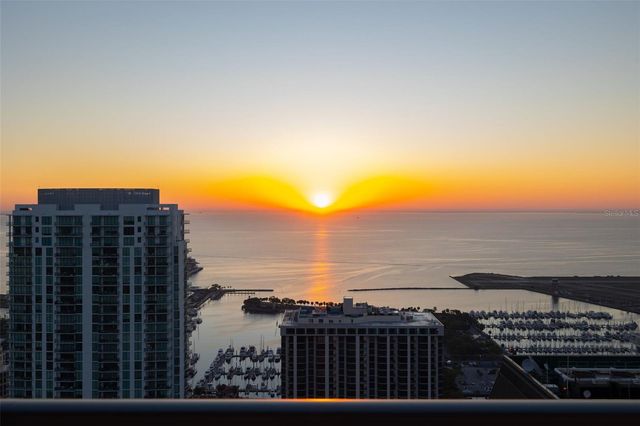 275 1ST AVENUE S 4202, St Petersburg, FL 33701