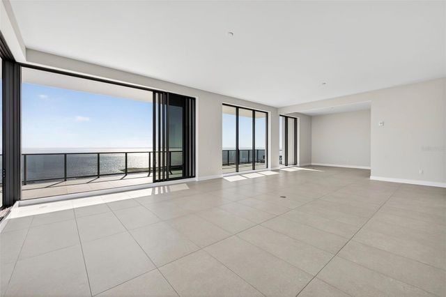 275 1ST AVENUE S 4202, St Petersburg, FL 33701