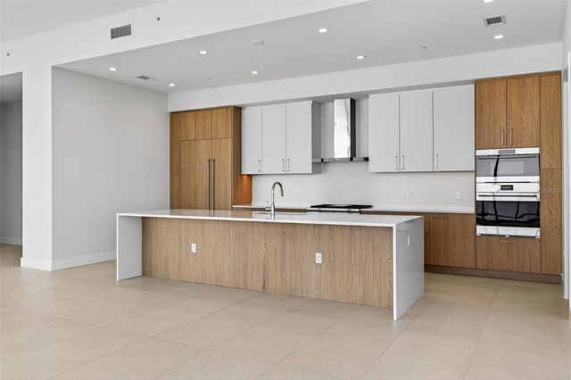 275 1ST AVENUE S 4202, St Petersburg, FL 33701