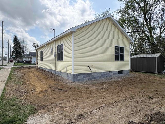 411 W Trusler Street, Oakland City, IN 47660