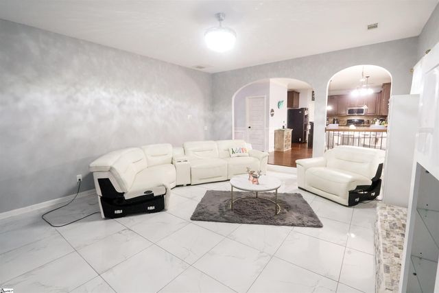 526 W Holloway Drive, Woodruff, SC 29388