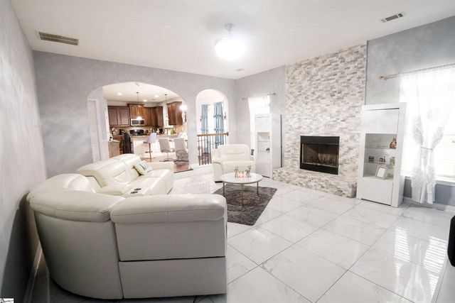 526 W Holloway Drive, Woodruff, SC 29388