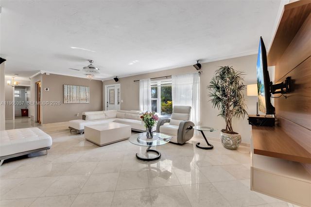 11201 SW 136th St, Miami, FL 33176