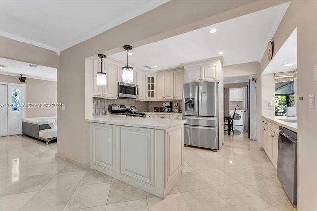 11201 SW 136th St, Miami, FL 33176