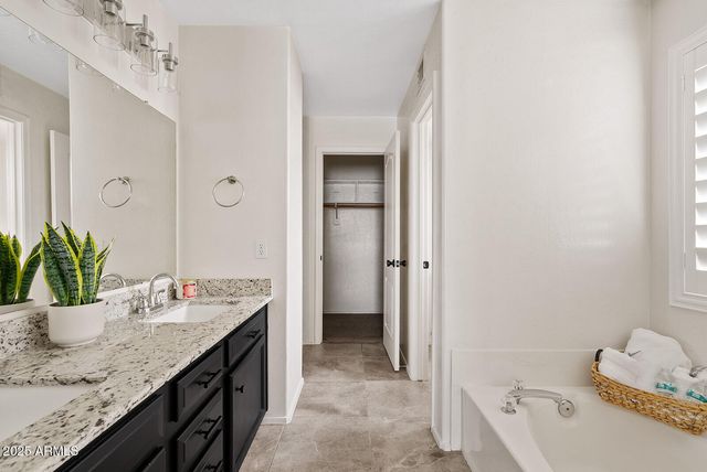 861 W SHELLFISH Drive, Gilbert, AZ 85233