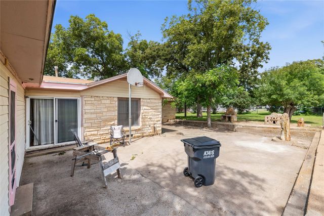 500 E Ham Avenue, De Leon, TX 76444