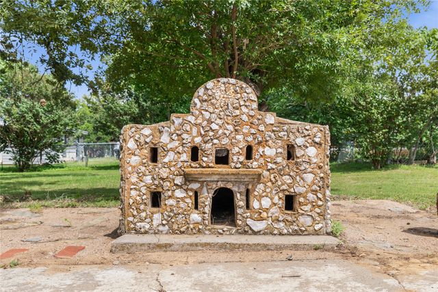 500 E Ham Avenue, De Leon, TX 76444