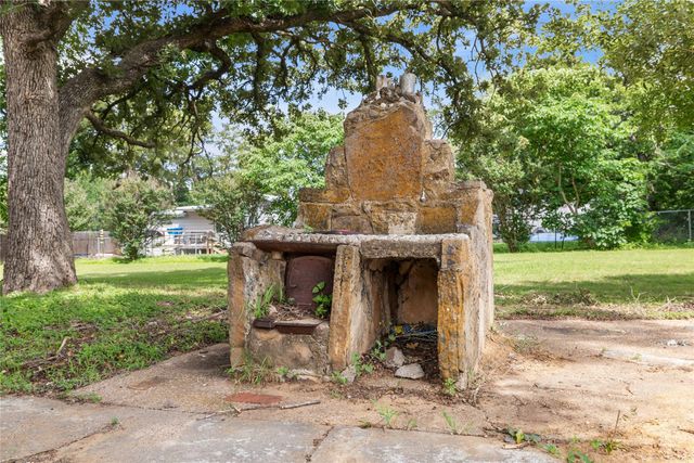 500 E Ham Avenue, De Leon, TX 76444