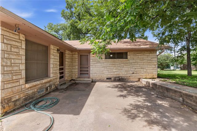 500 E Ham Avenue, De Leon, TX 76444
