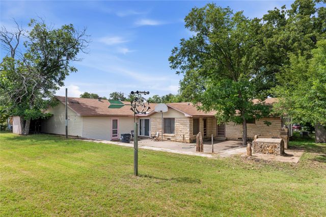 500 E Ham Avenue, De Leon, TX 76444