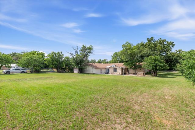 500 E Ham Avenue, De Leon, TX 76444