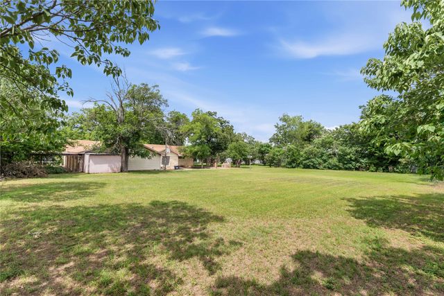 500 E Ham Avenue, De Leon, TX 76444