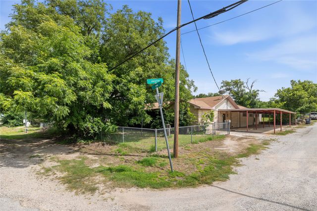 500 E Ham Avenue, De Leon, TX 76444