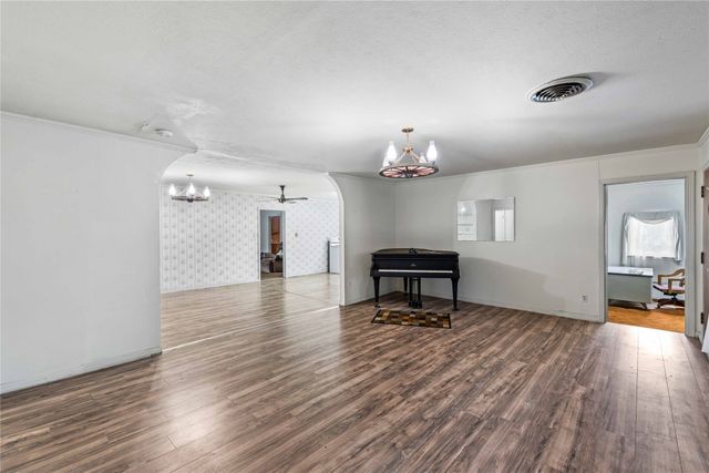 500 E Ham Avenue, De Leon, TX 76444