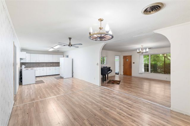 500 E Ham Avenue, De Leon, TX 76444