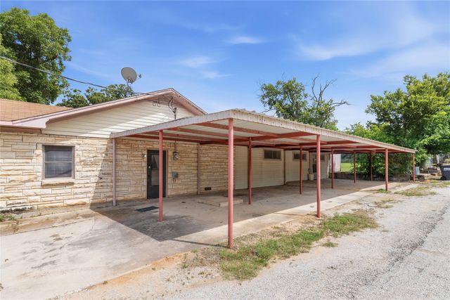 500 E Ham Avenue, De Leon, TX 76444