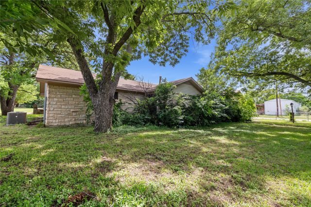 500 E Ham Avenue, De Leon, TX 76444