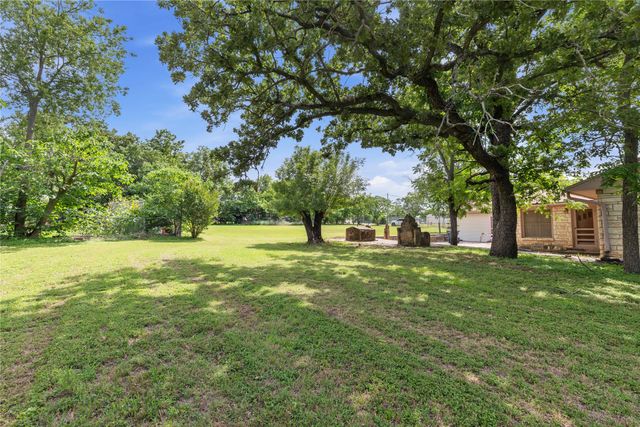 500 E Ham Avenue, De Leon, TX 76444