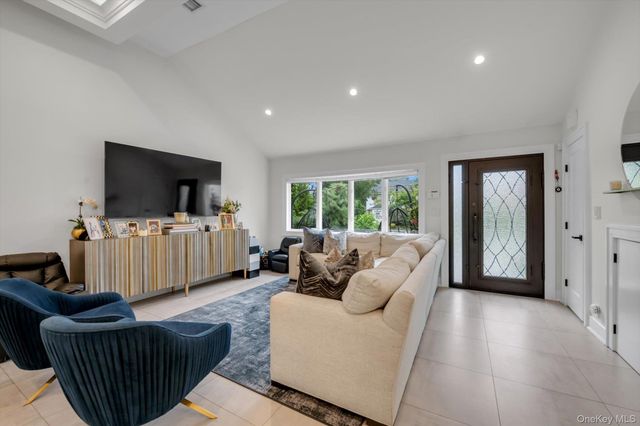 26 Abrams Place, Lynbrook, NY 11563
