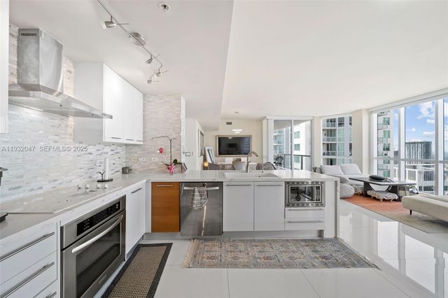 244 Biscayne Blvd 4608, Miami, FL 33132