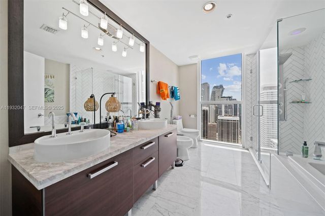 244 Biscayne Blvd 4608, Miami, FL 33132