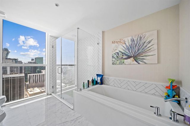 244 Biscayne Blvd 4608, Miami, FL 33132