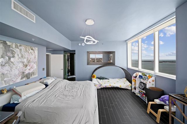 244 Biscayne Blvd 4608, Miami, FL 33132