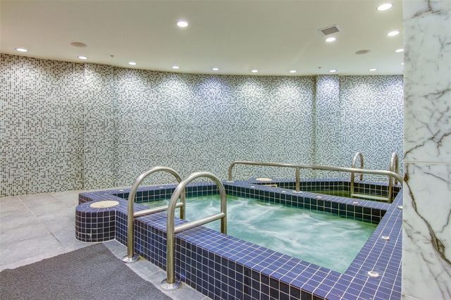 244 Biscayne Blvd 4608, Miami, FL 33132