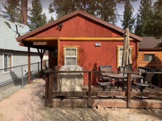 1105 W Rainbow Boulevard, Big Bear City, CA 92314
