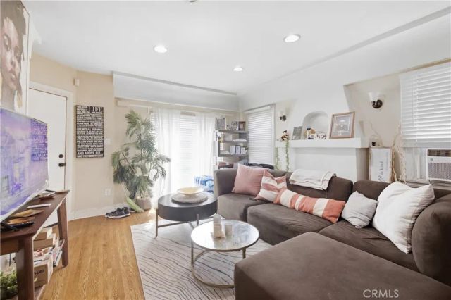 611 W 110th, Los Angeles, CA 90044