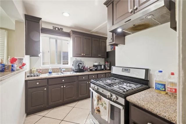 611 W 110th, Los Angeles, CA 90044