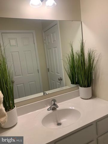 1238 KNOLL DR, York, PA 17408